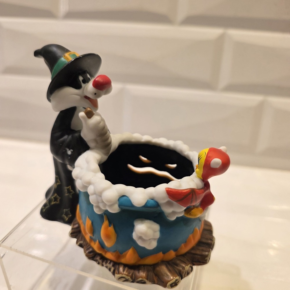 Vintage 90s Warner Brothers Sylvester & Tweety Halloween Cauldron Candle Holder
